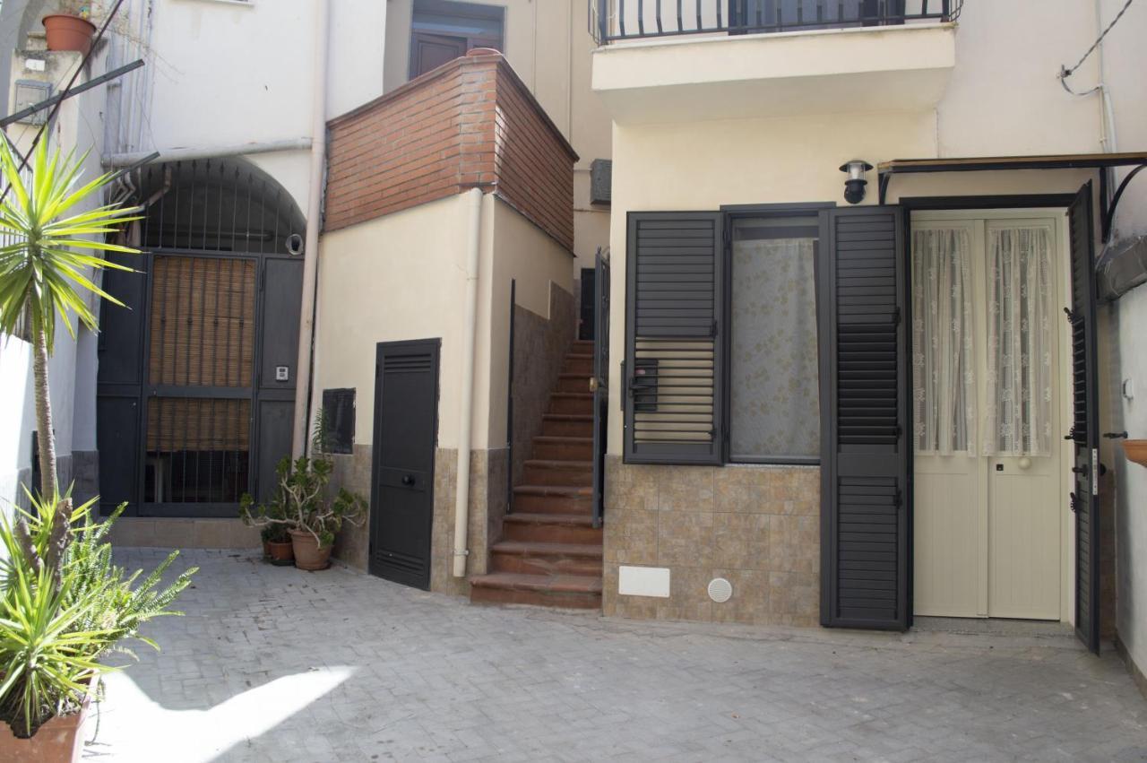 Bed And Breakfast La Volpe Rossa Regalbuto Exterior photo